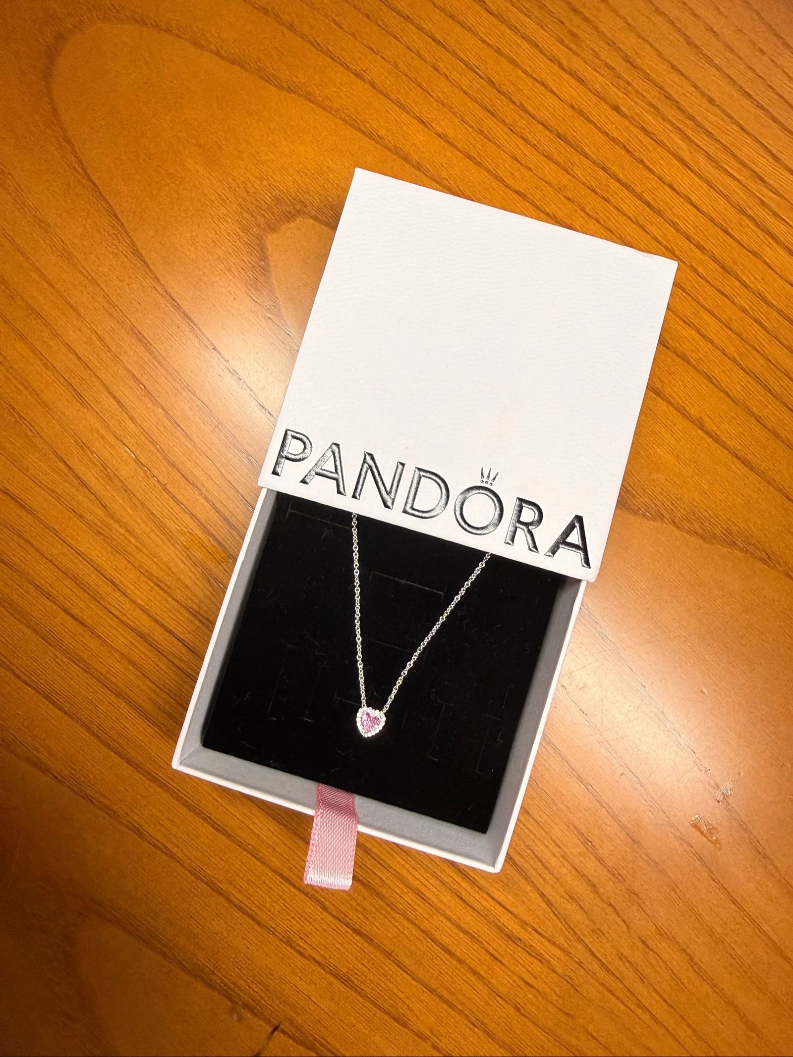Colar Pandora com caixa 